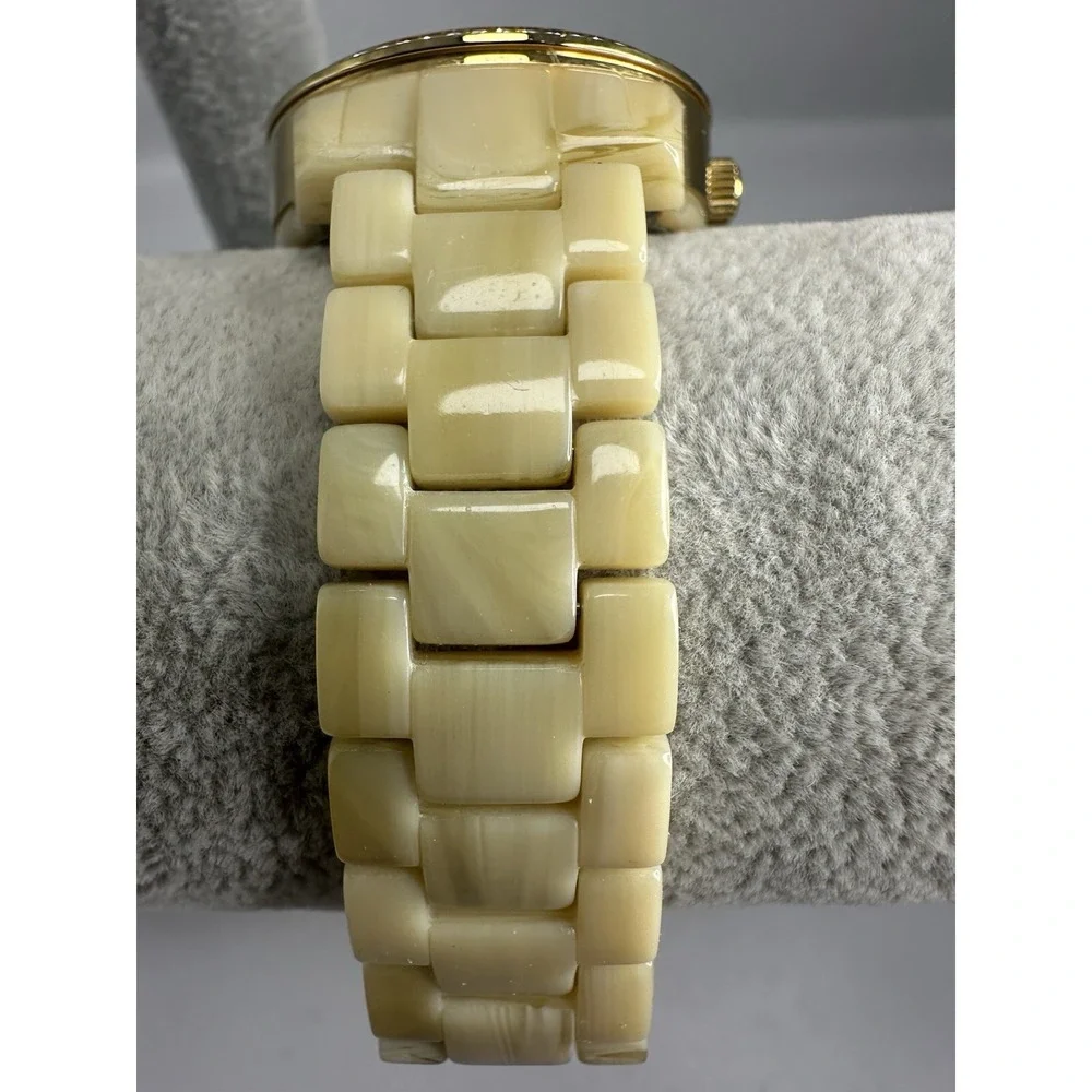 Michael Kors MK-5281 Ladies MOP Watch New Battery 37MM 7